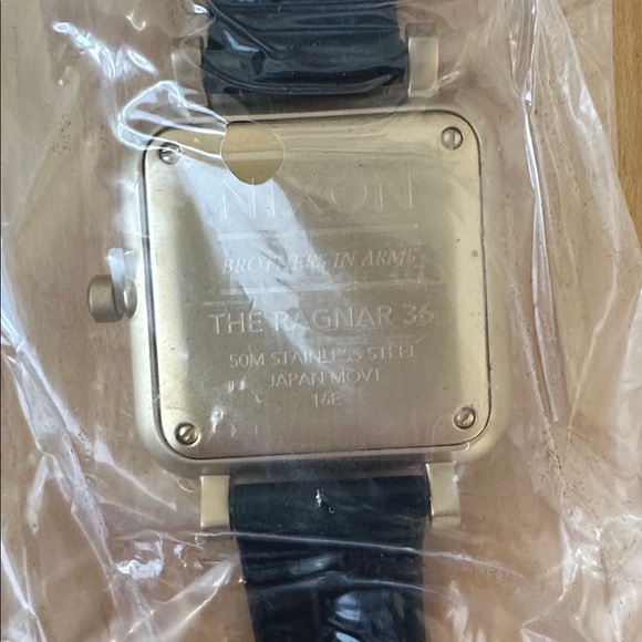 Nixon Ragnar 36mm - Black/Gold Square Watch - Picture 4 of 4